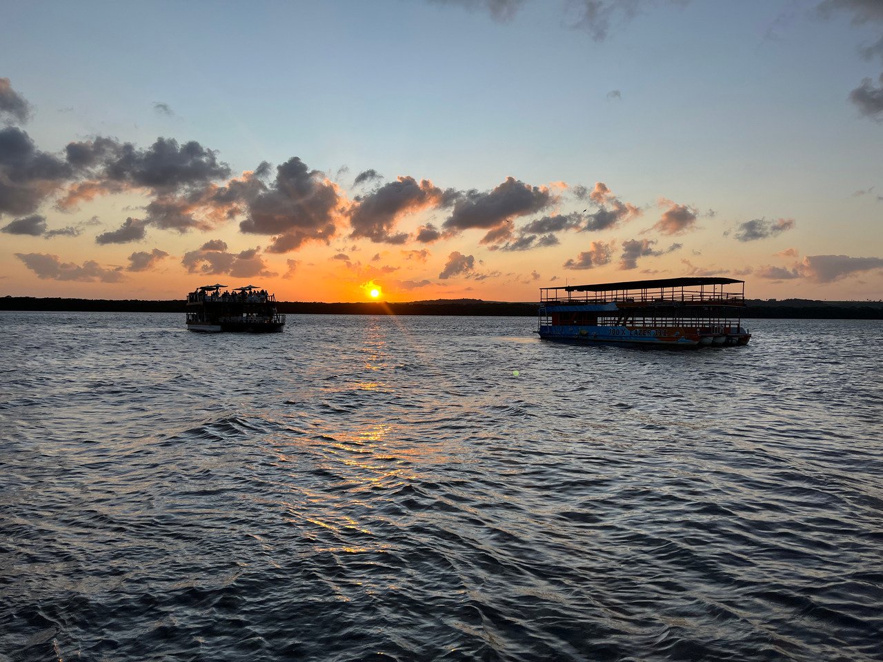 por do sol na praia do jacare