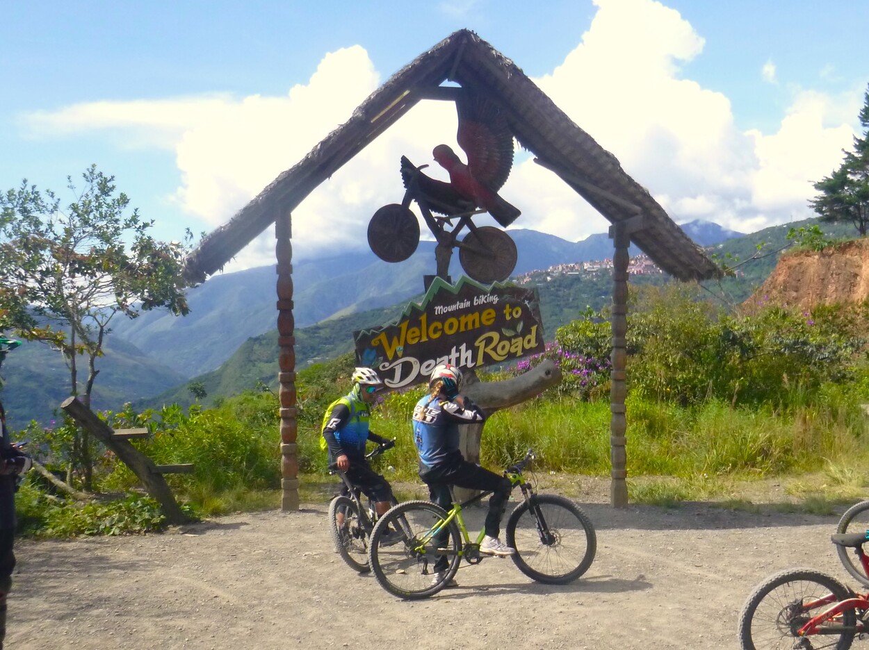 death road in bolivia entrada da estrada da morte na bolivia
