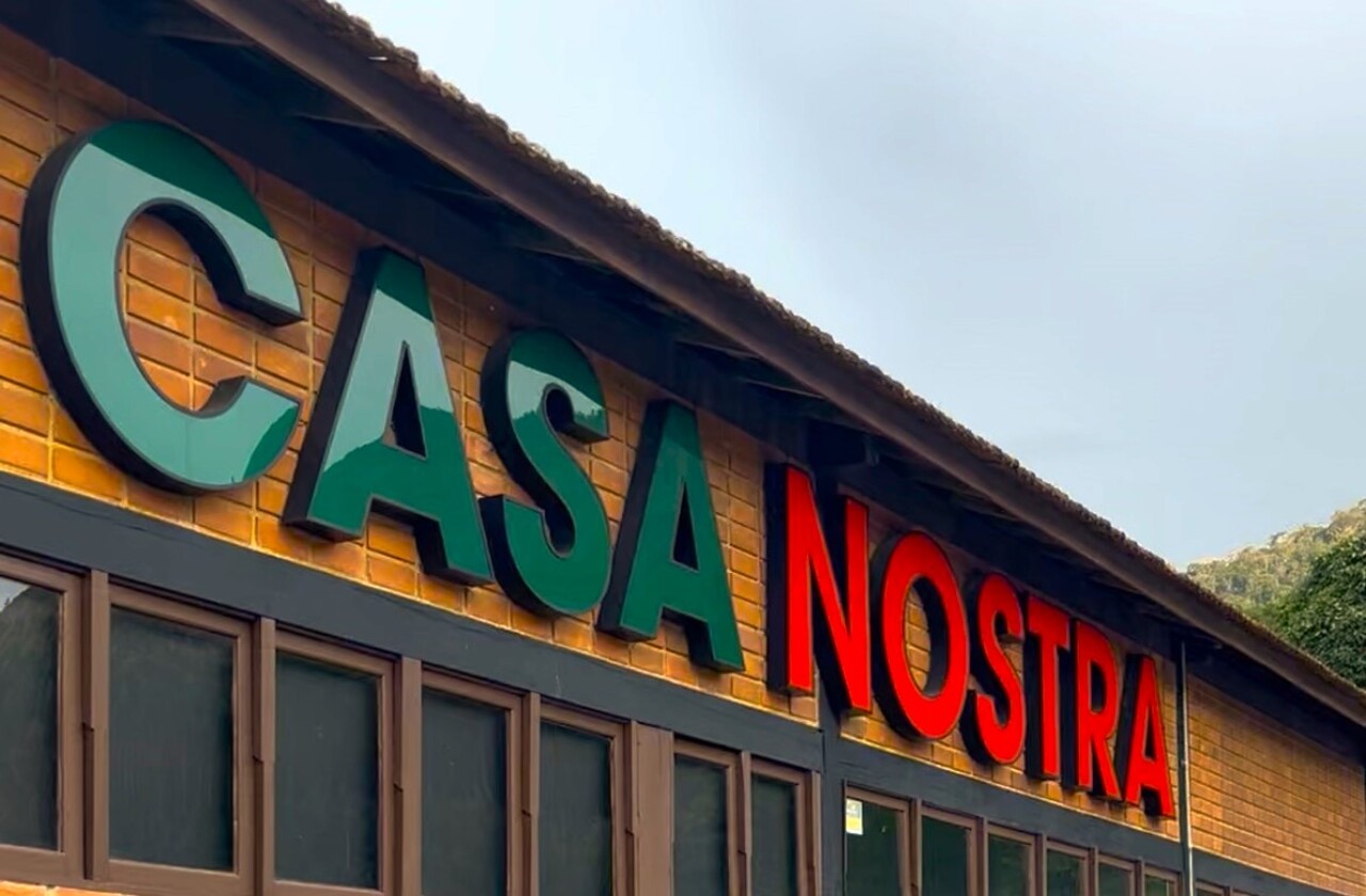 fachada casa nostra